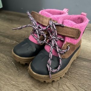 Snow boots